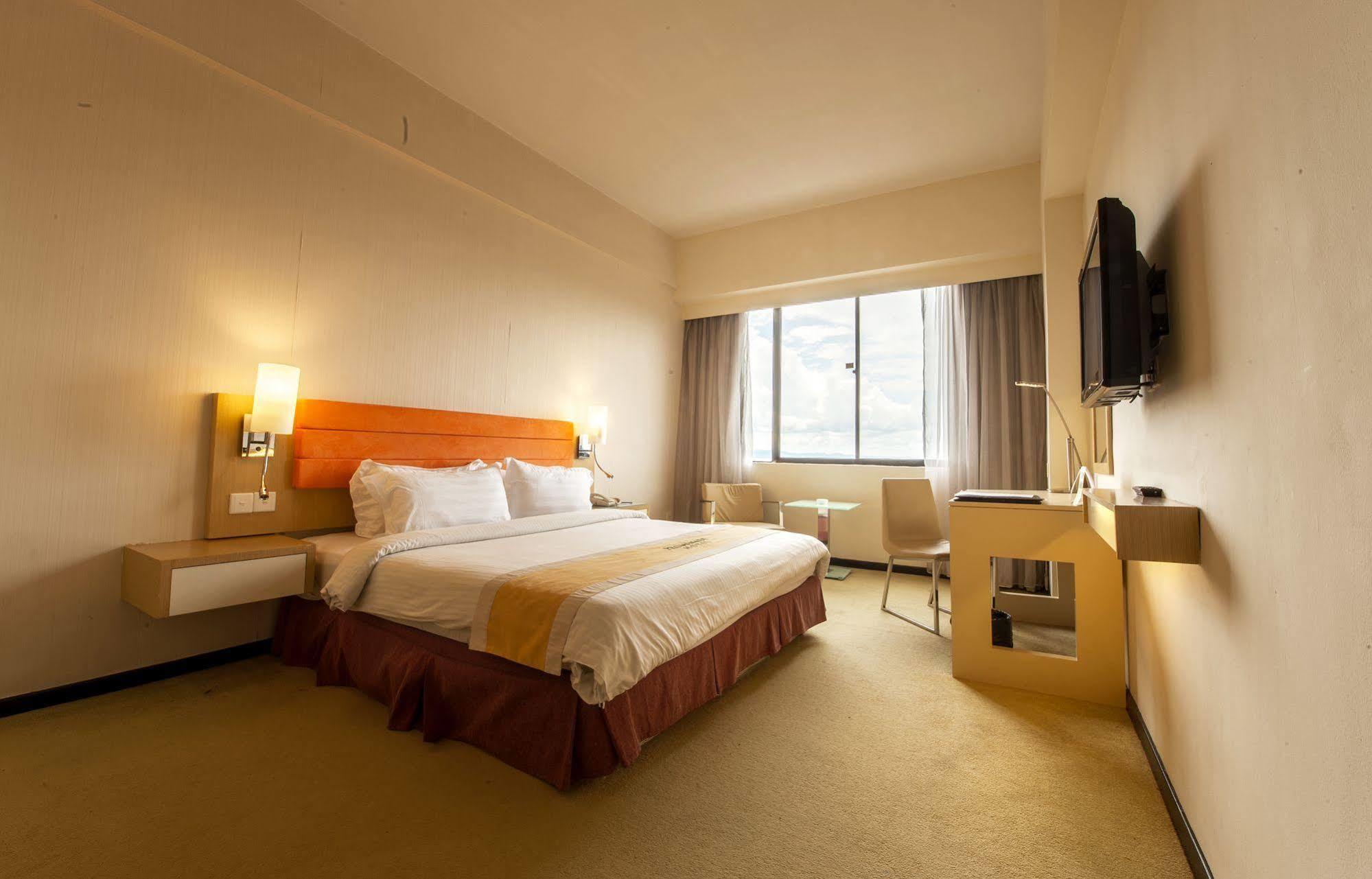 Borneo Royale Hotel Tawau Exterior photo