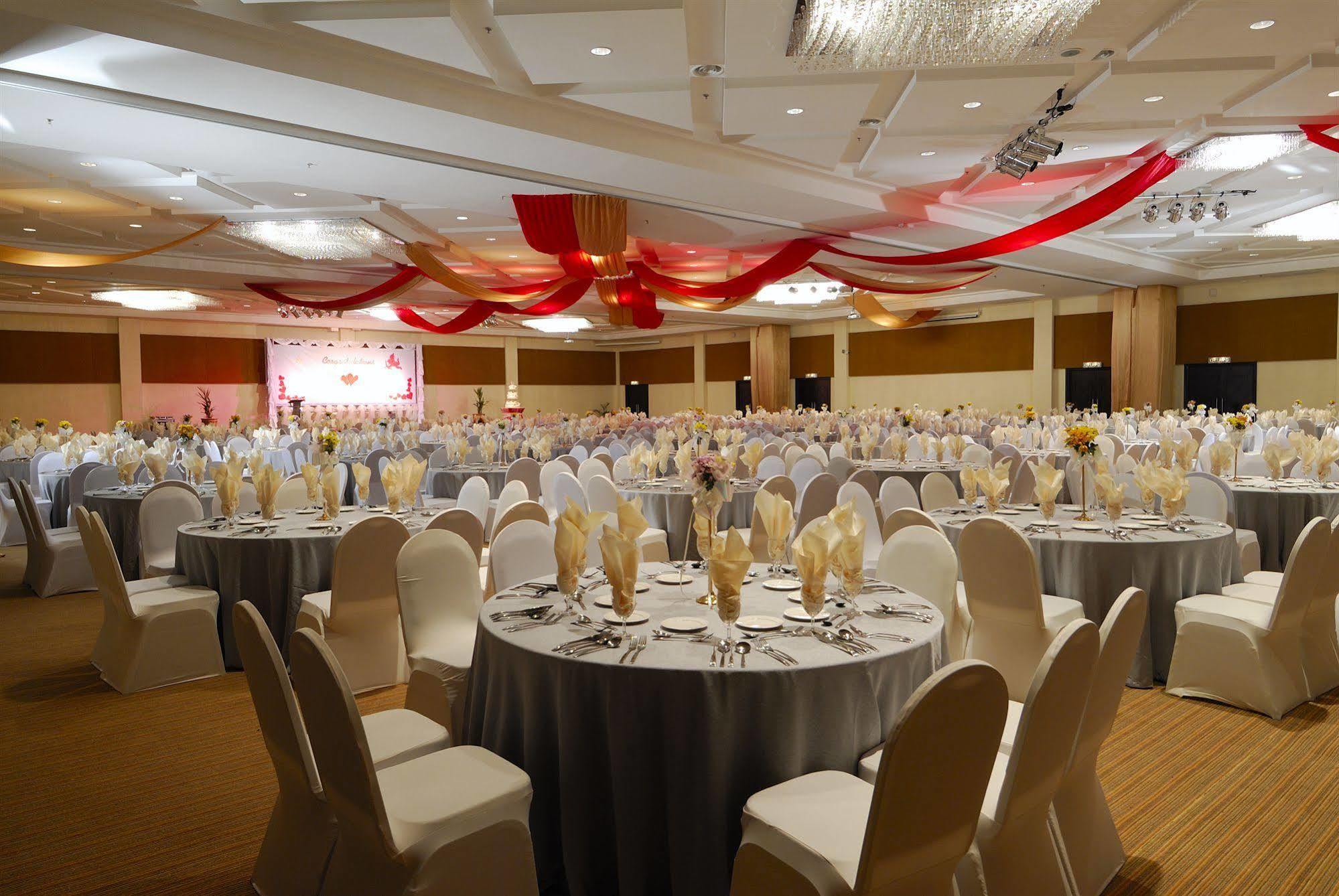 Borneo Royale Hotel Tawau Exterior photo