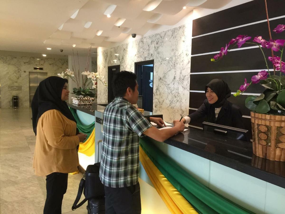 Borneo Royale Hotel Tawau Exterior photo